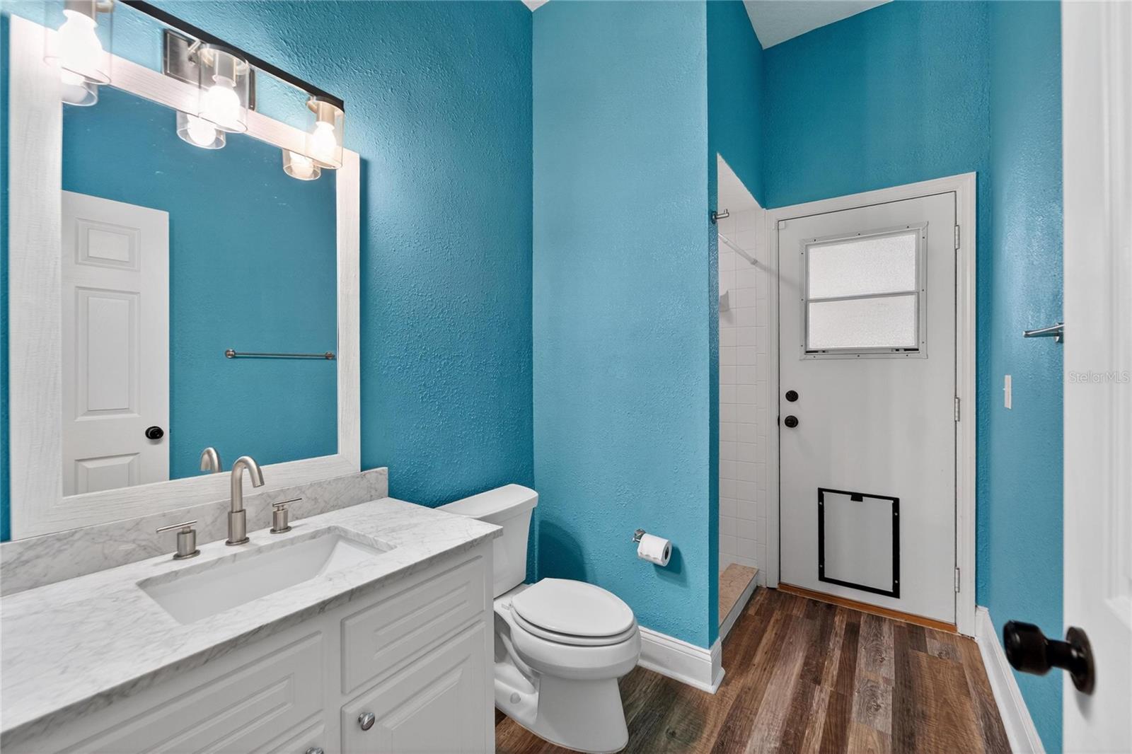 COUNTRY CLASS FARMS - Residential