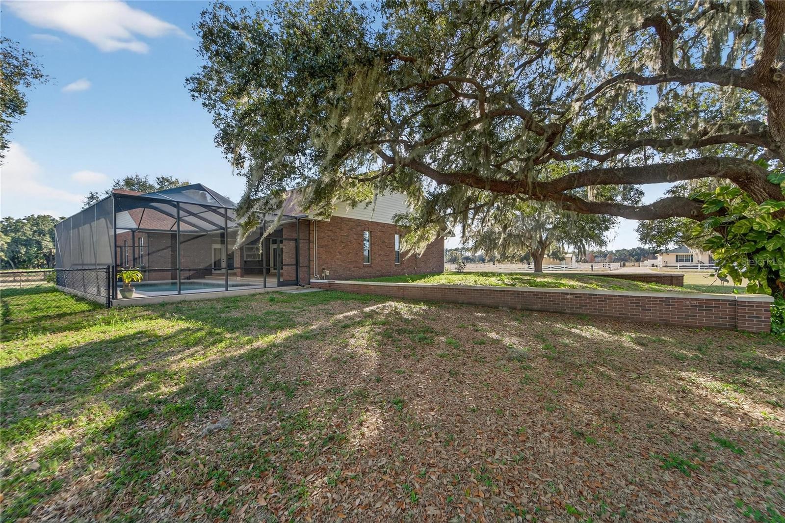 COUNTRY CLASS FARMS - Residential