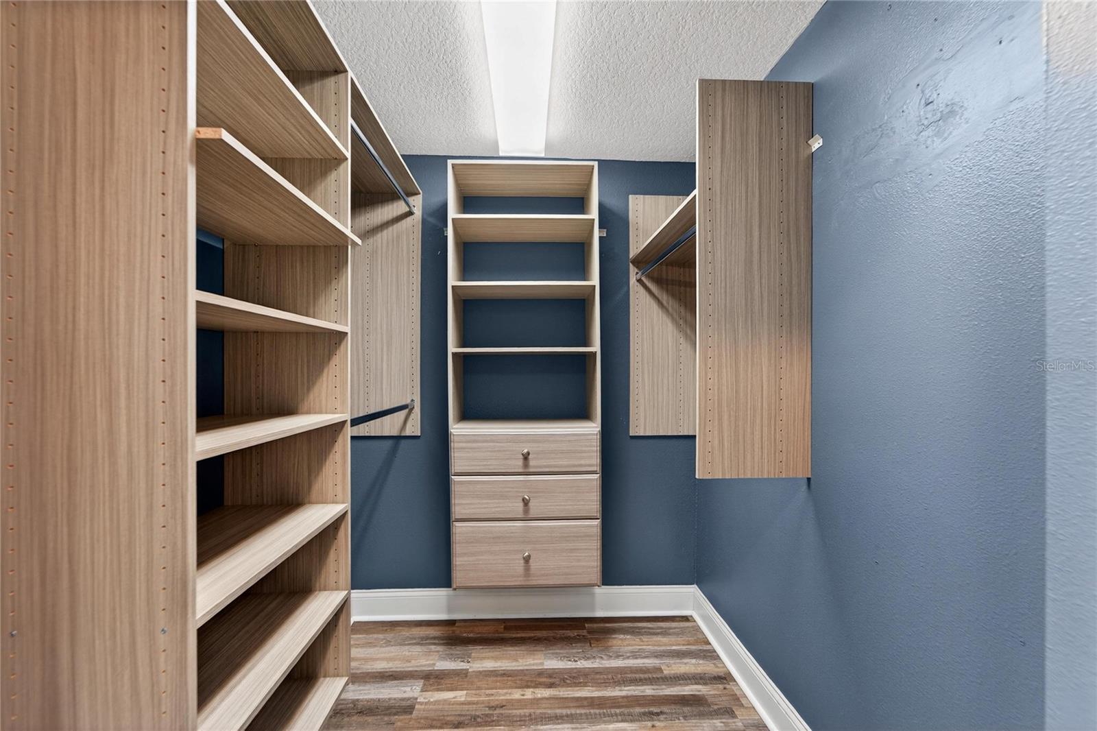 COUNTRY CLASS FARMS - Residential