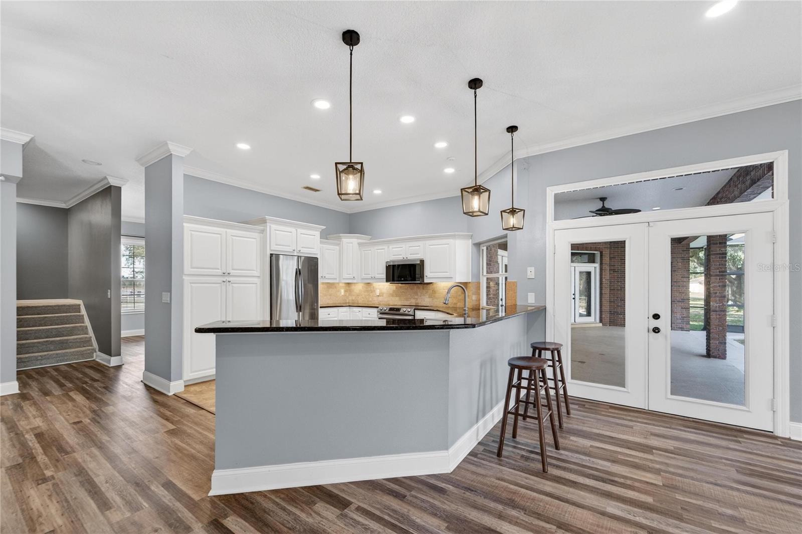 COUNTRY CLASS FARMS - Residential