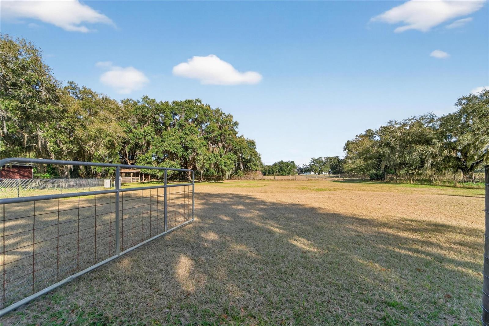 COUNTRY CLASS FARMS - Residential