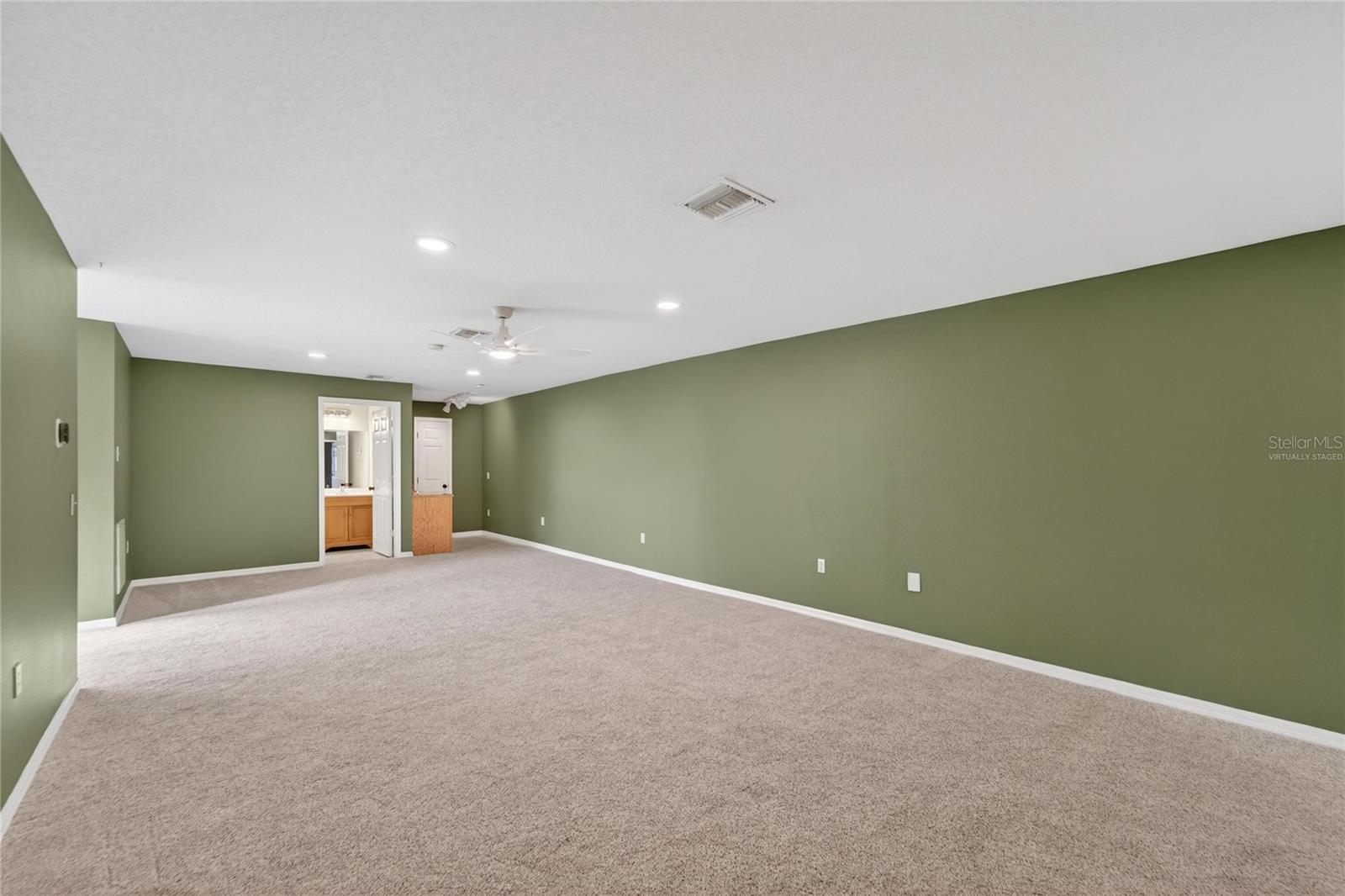 COUNTRY CLASS FARMS - Residential