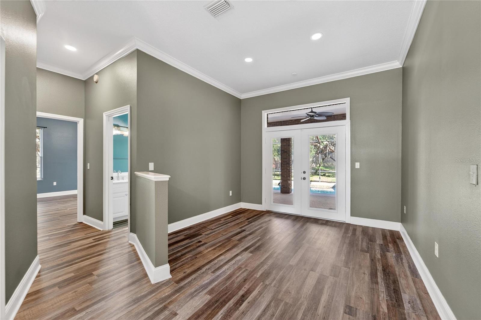 COUNTRY CLASS FARMS - Residential