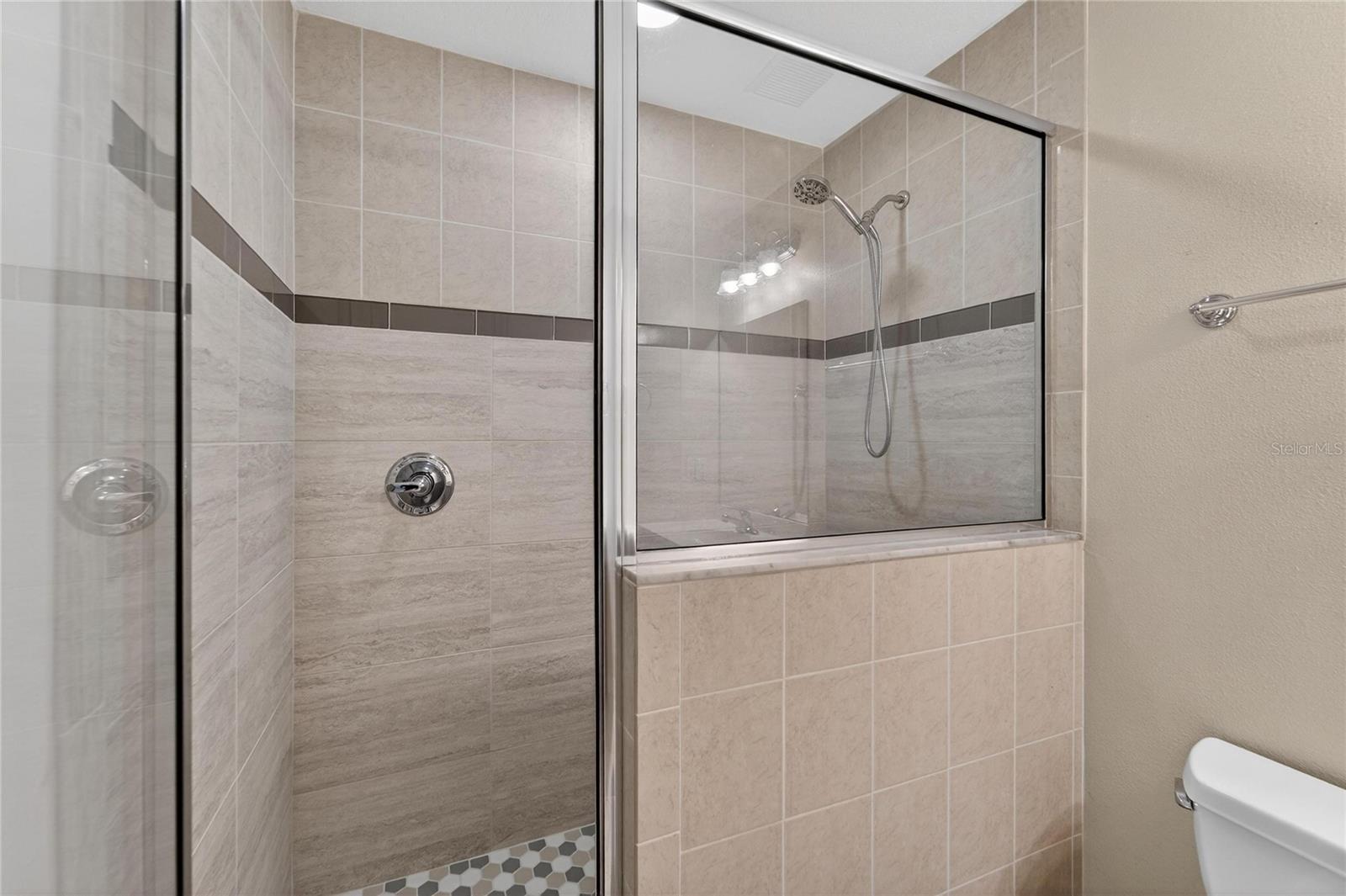 COUNTRY CLASS FARMS - Residential