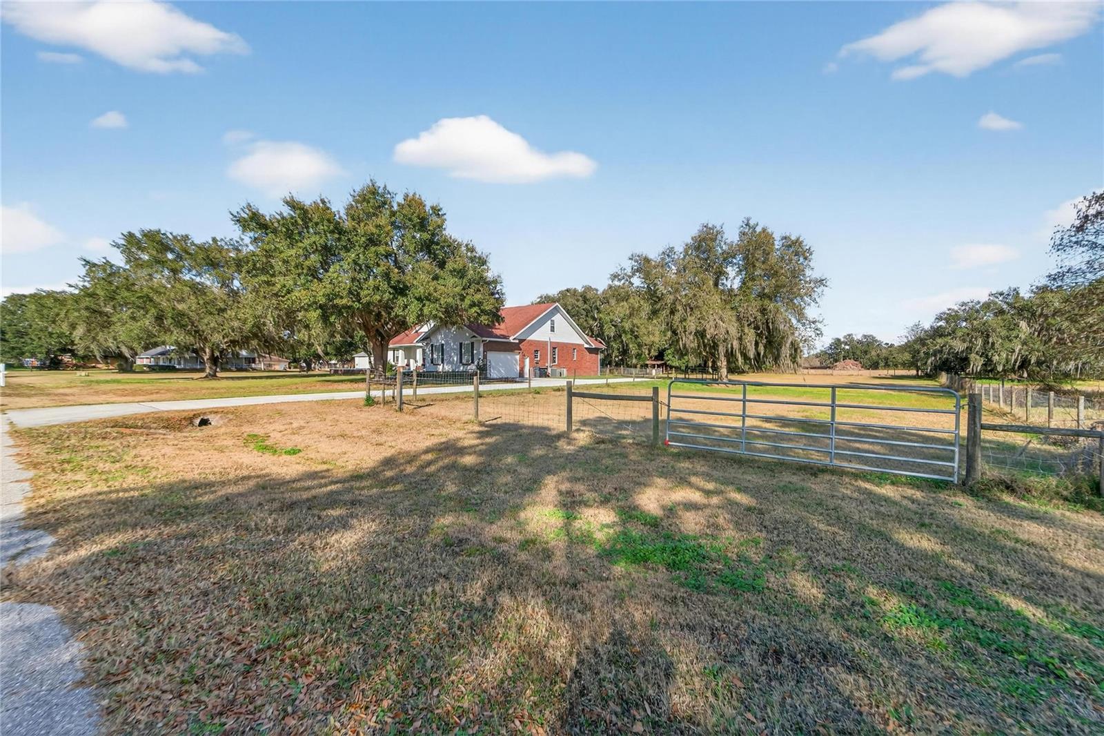 COUNTRY CLASS FARMS - Residential