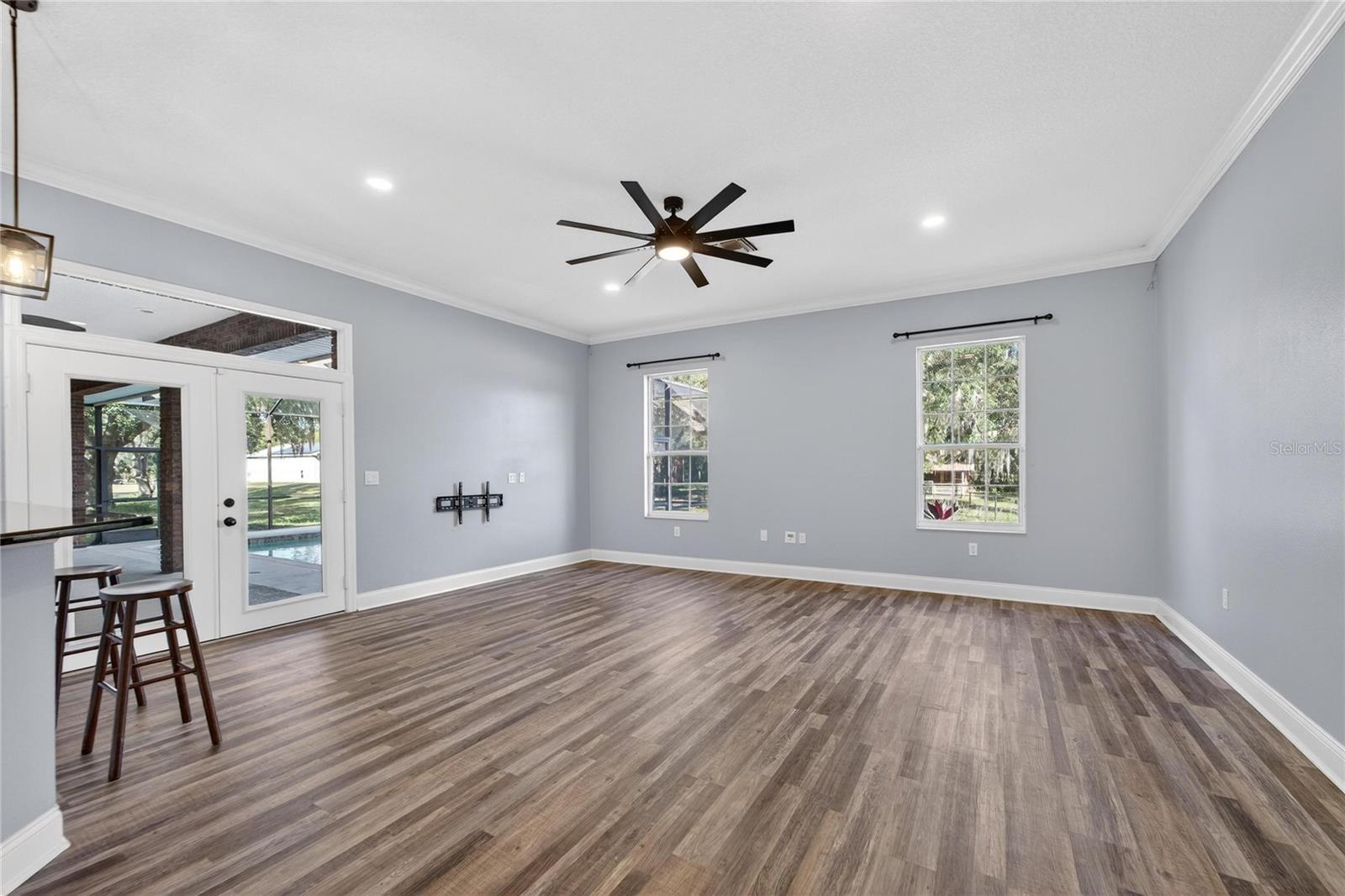 COUNTRY CLASS FARMS - Residential