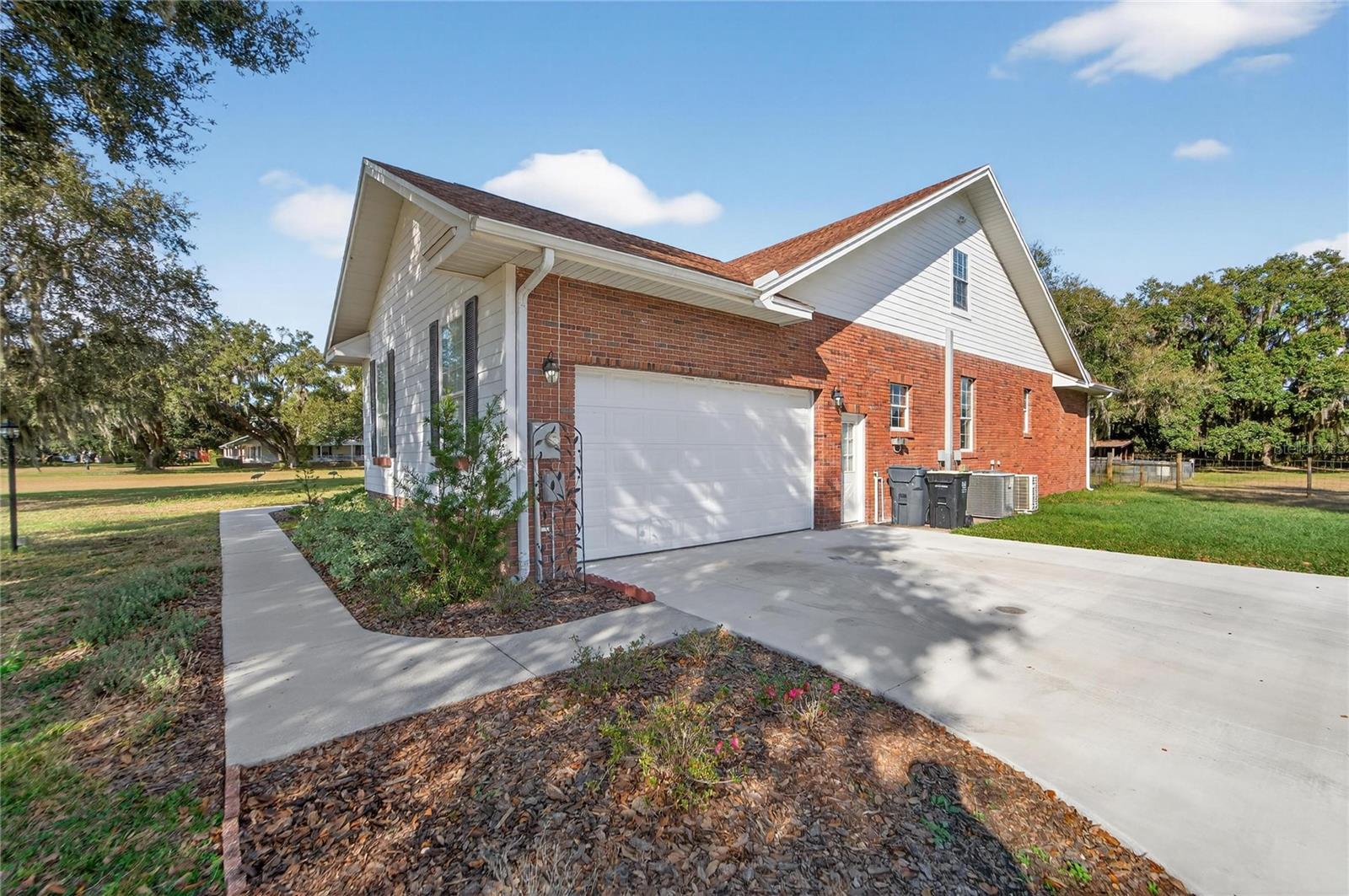 COUNTRY CLASS FARMS - Residential