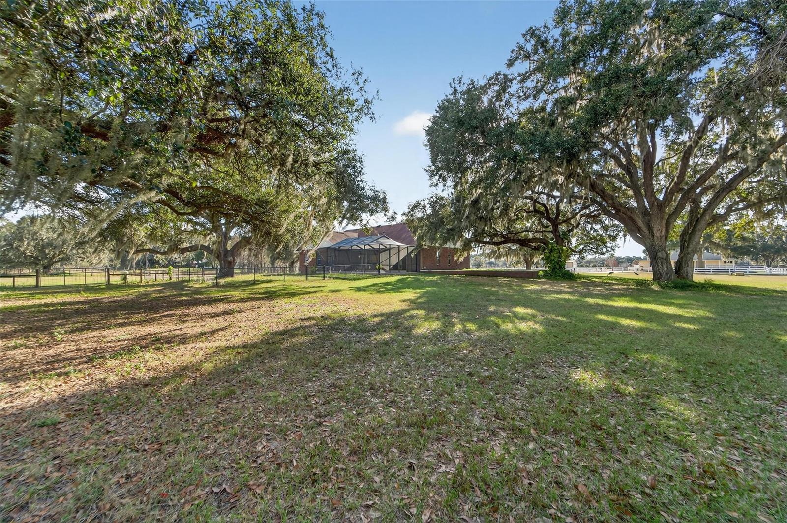 COUNTRY CLASS FARMS - Residential