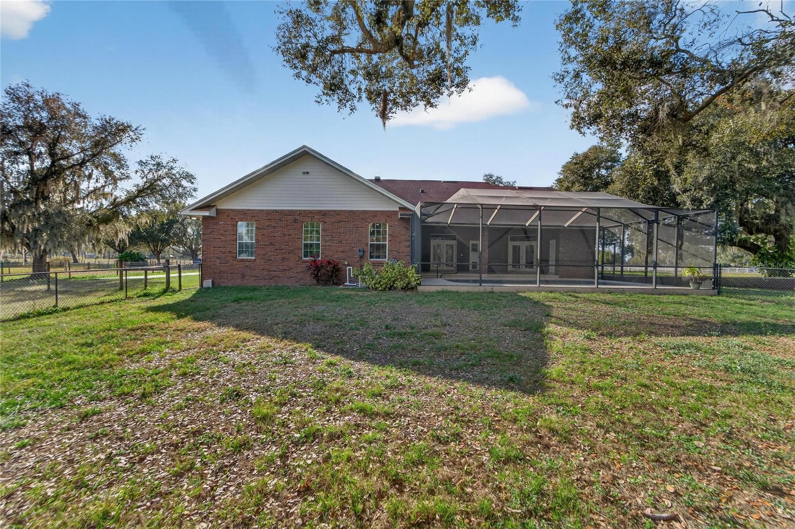 COUNTRY CLASS FARMS - Residential