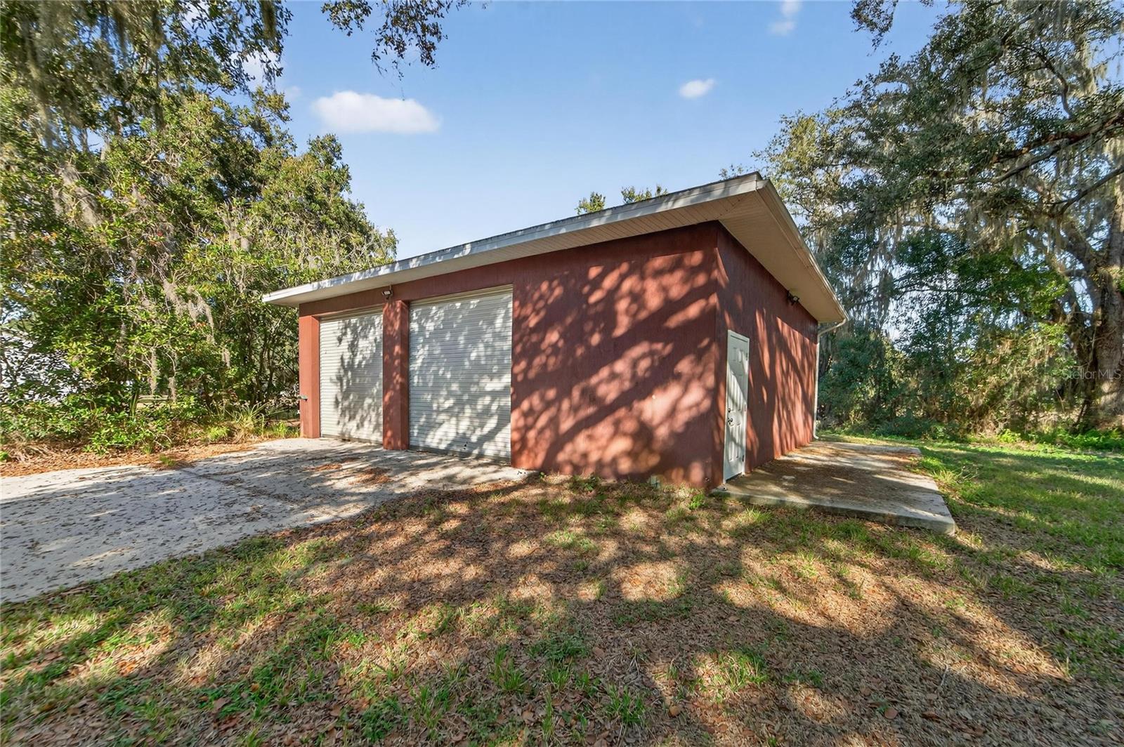 COUNTRY CLASS FARMS - Residential