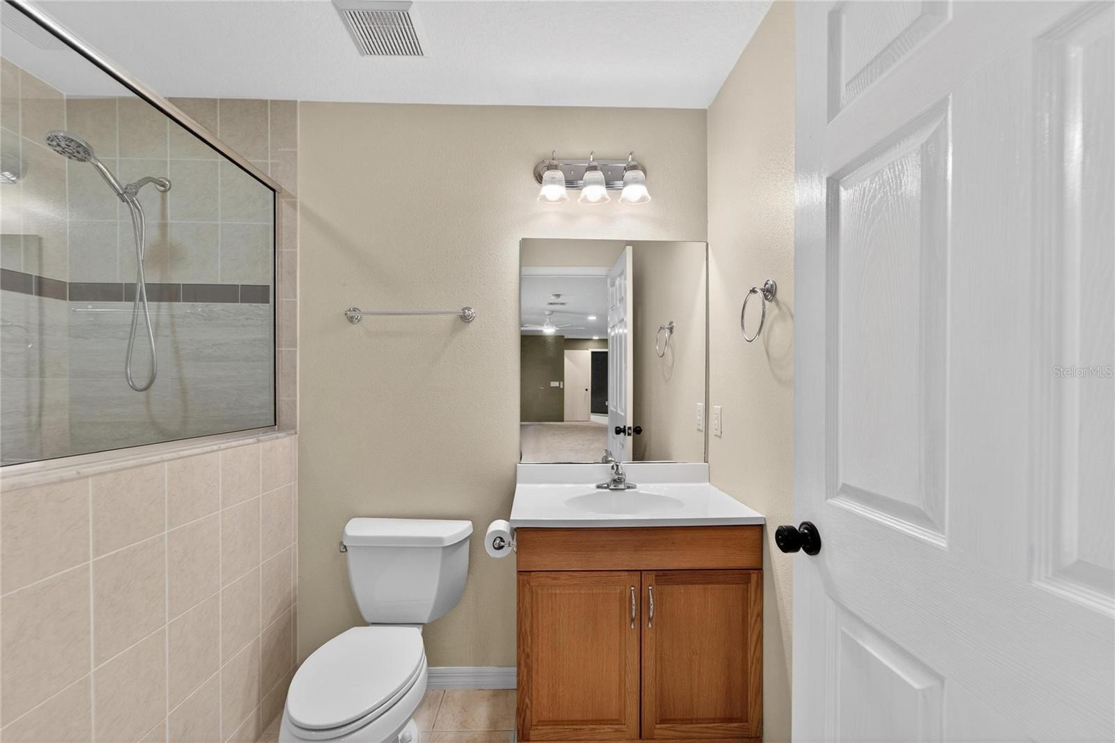 COUNTRY CLASS FARMS - Residential