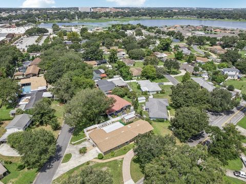 A home in LAKELAND