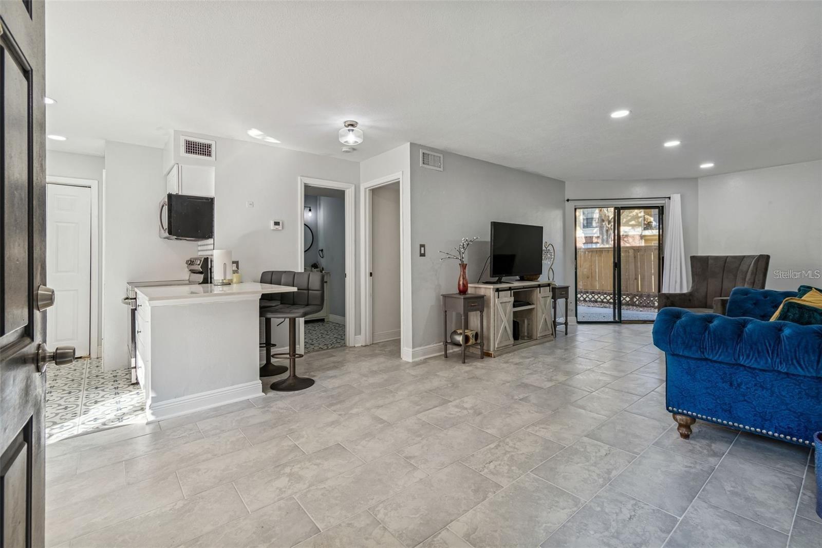 THE GRAND RESERVE CONDO - Residential Lease