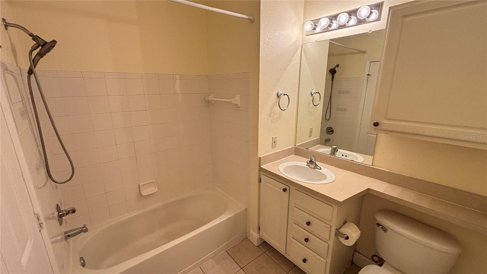 VISCONTI WEST - Residential Lease