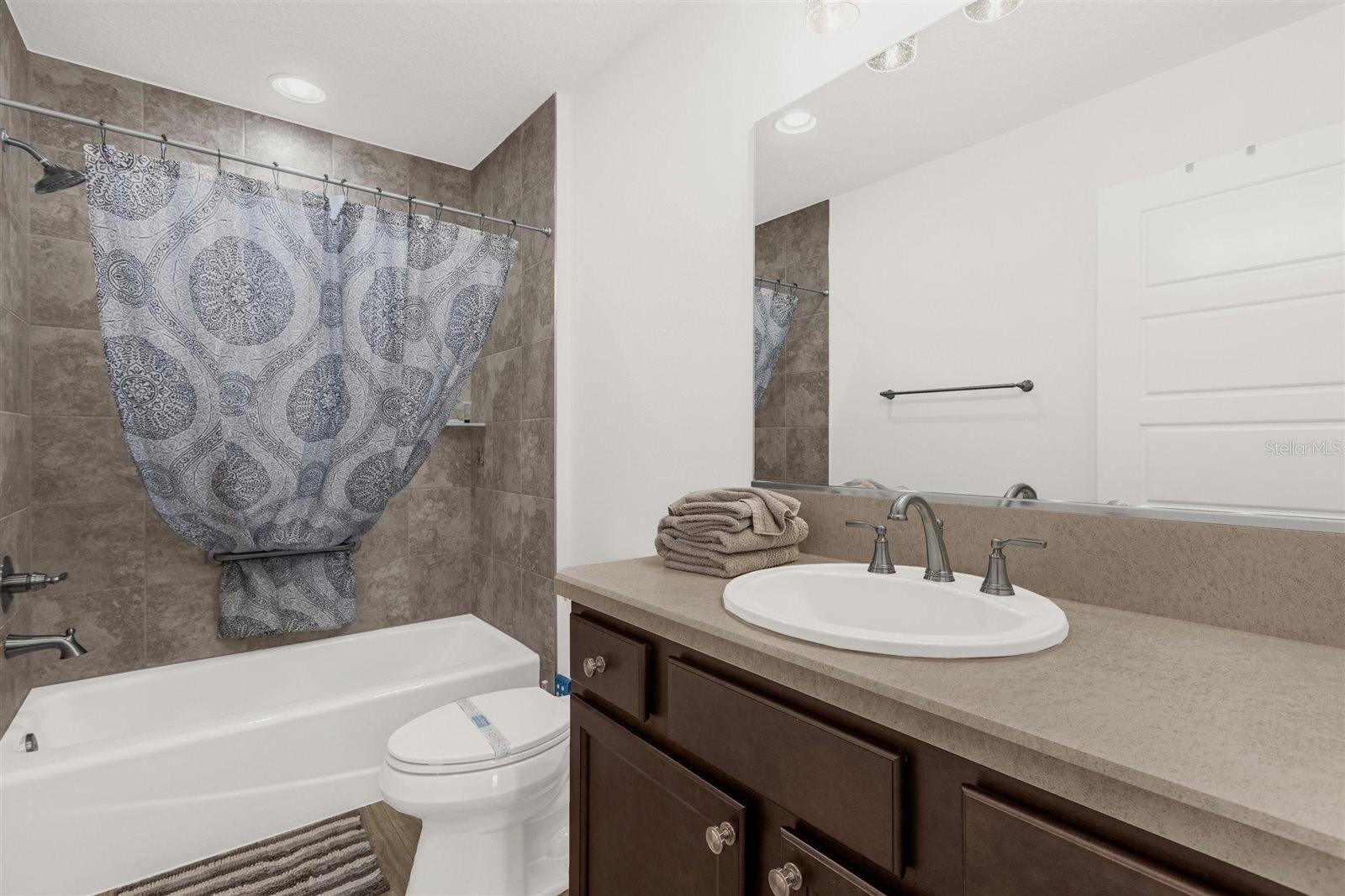 VILLAGES/SOUTHERN OAKS UN #110 - Residential