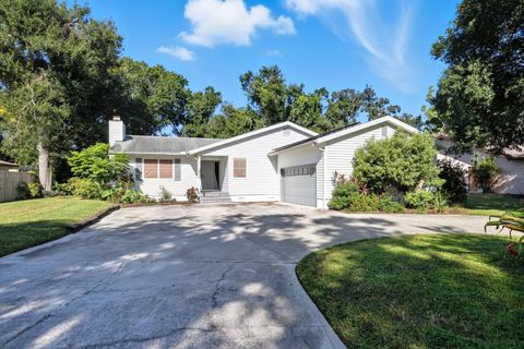 Photo of 4424 Meadow Creek Circle, Sarasota, FL 34233 (MLS # A4666135)