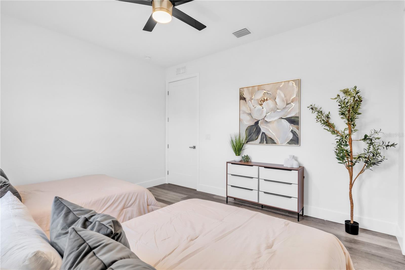 LATITUDES IN THE PARK TWNHMS - Residential