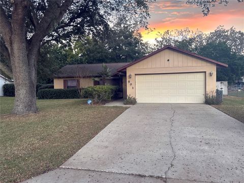 A home in EUSTIS