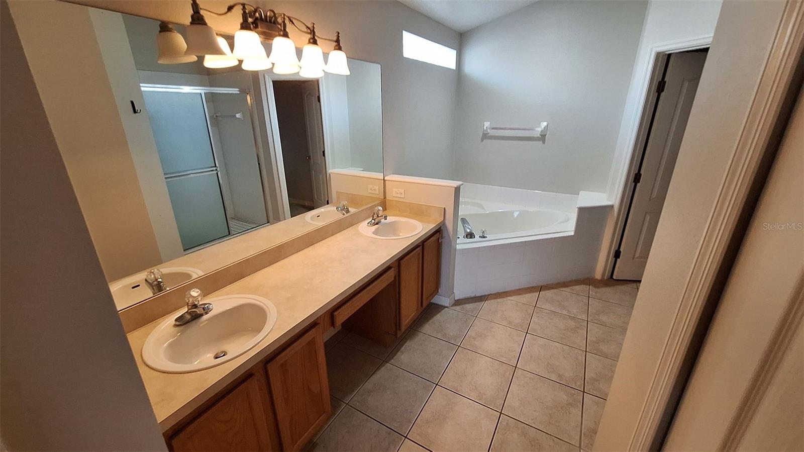 TAVARES LAKE SAUNDERS POINTE LT 34 - Residential