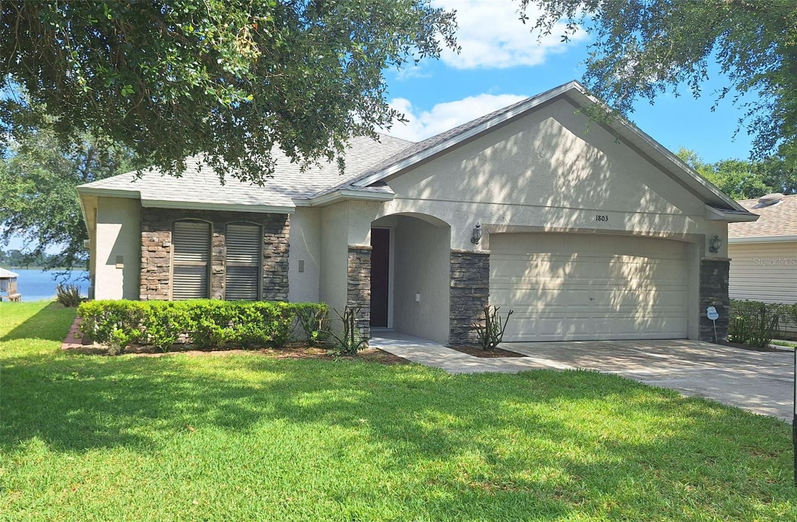 TAVARES LAKE SAUNDERS POINTE LT 34 - Residential