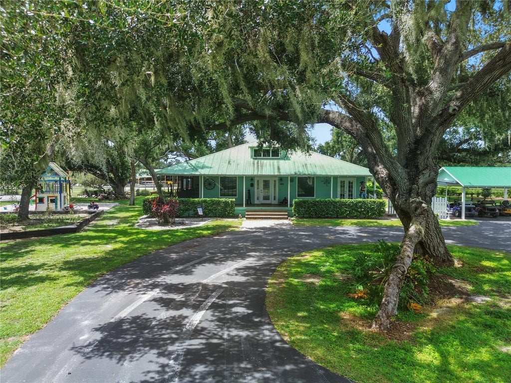 Photo of 5925 Spencer Parrish Road, Parrish, FL 34219 (MLS # A4691994)