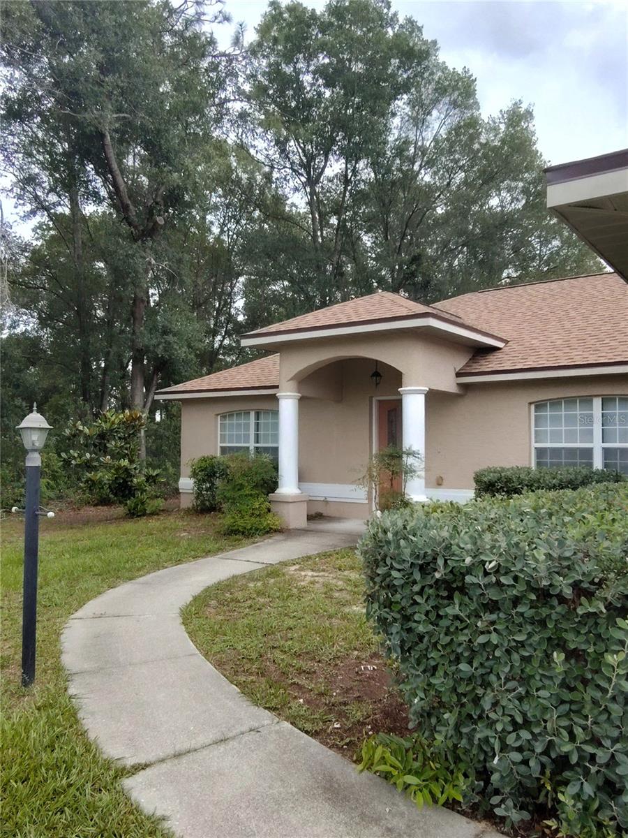 Welcome to your next home in the heart of Ocala, FL! This charming 3-bedroom, 2-bathroom residence offers a comfortable layout with high ceilings and a bright, open feel. The spacious interior includes an inside laundry room for added convenience and a covered patio — perfect for relaxing evenings or enjoying your morning coffee outdoors.
Nestled in a sought-after neighborhood, this home combines peace, privacy, and accessibility. Whether you're hosting guests or enjoying a quiet evening in, this home offers a warm and welcoming environment you'll love coming back to.
Key Features:
3 spacious bedrooms / 2 bathrooms
Inside laundry room
Covered patio
High ceilings and comfortable open layout
Located in a quiet, desirable community
No Smoking. No pets preferred; however, one small pet may be considered.
Move-In Requirements:
Security Deposit: Equal to one month’s rent
Lease Administrative Fee: $250 (nonrefundable; due with the deposit within 3 business days of application approval)
Coldwell Banker Ellison/River Land Realty does NOT ask any potential residents to wire funds.
Photos are for illustration purposes only. Some details may vary.