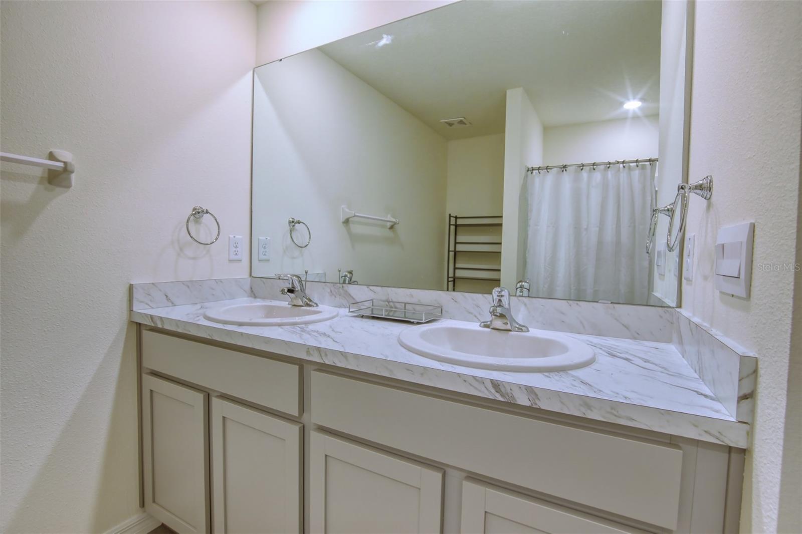 NORTH PARK ISLE PHASE 2A - Residential Lease