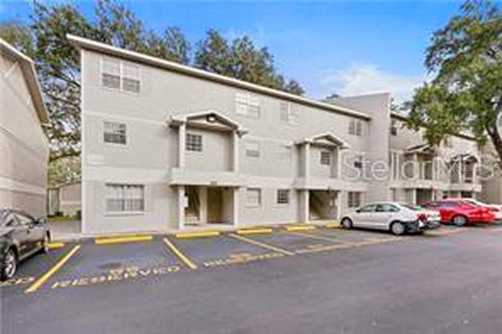 Come see this desirable 2 bedroom/1.5 bathroom condo on the USF Shuttle Route! Open floor plan and super spacious. The kitchen has plenty of countertop space and a pantry! The master bedroom has an en suite bathroom and double closets. The balcony off of the living room connects to your own private laundry room. 1 assigned parking spot included and lots of visitor parking available in this community.