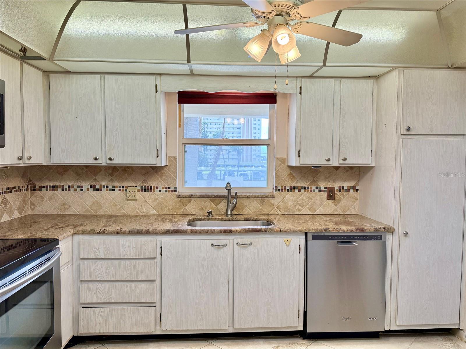 LAFAYETTE THE - Residential