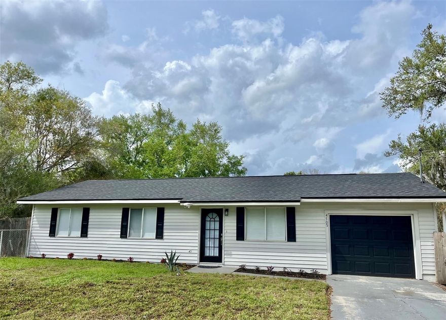 Welcome home to the manor close to everything St. Cloud has to offer but far enough to enjoy peace and quiet. This beautifully remodeled home with NO HOA on a fully fenced lot features a brand new roof, new ac, water heater, dual water filtration systems, new bath/ kitchen cabinets, quartz countertops and luxury vinyl flooring throughout. This truly is a move in ready home!
Don’t miss your opportunity to finally have your own piece of the American dream! This one won’t last long schedule your viewing today