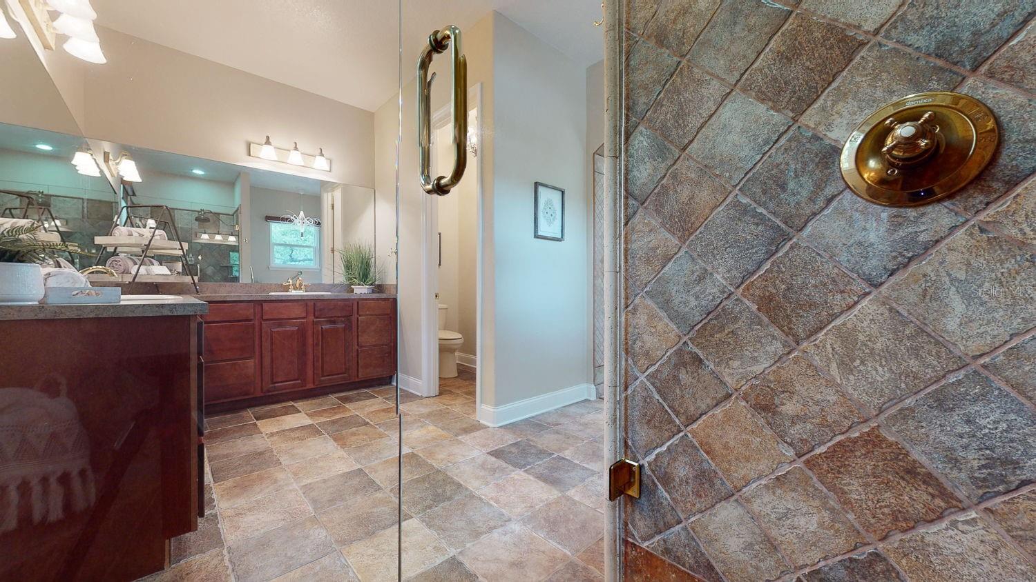 OAKELLARS - Residential