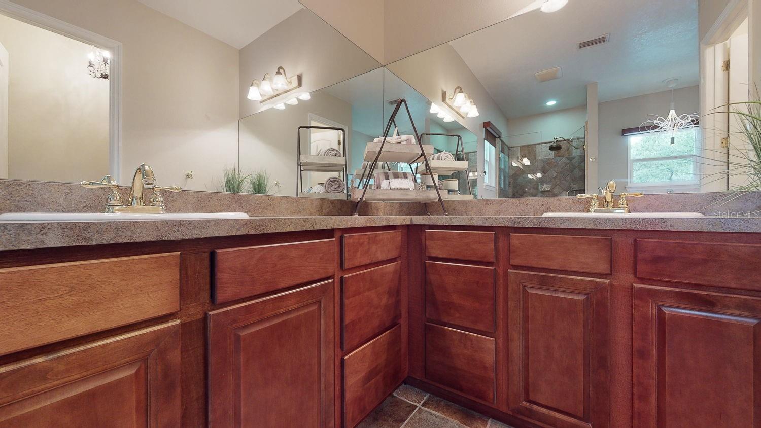 OAKELLARS - Residential