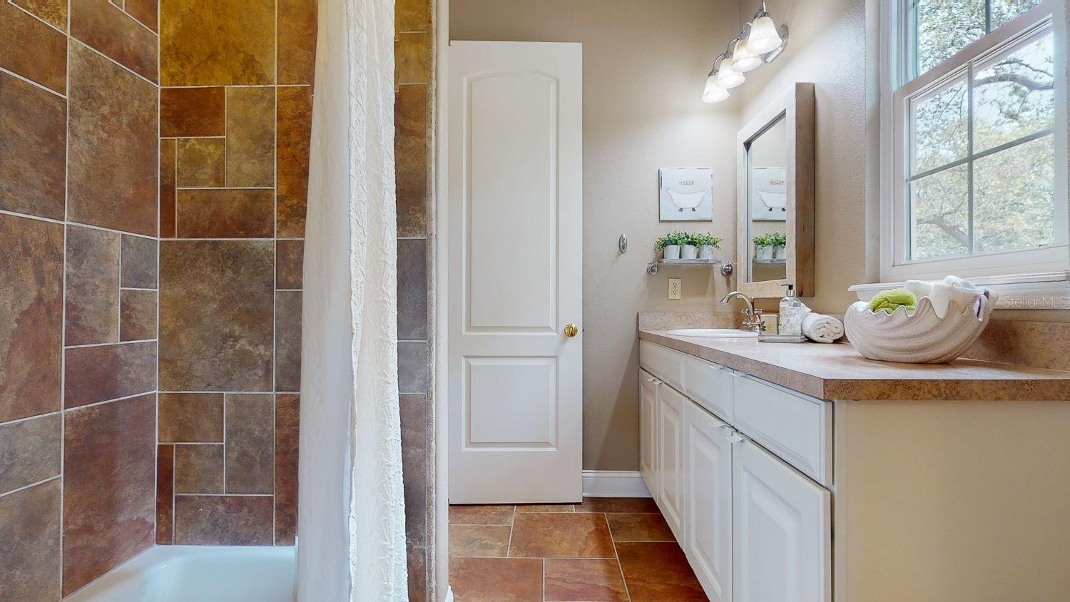 OAKELLARS - Residential