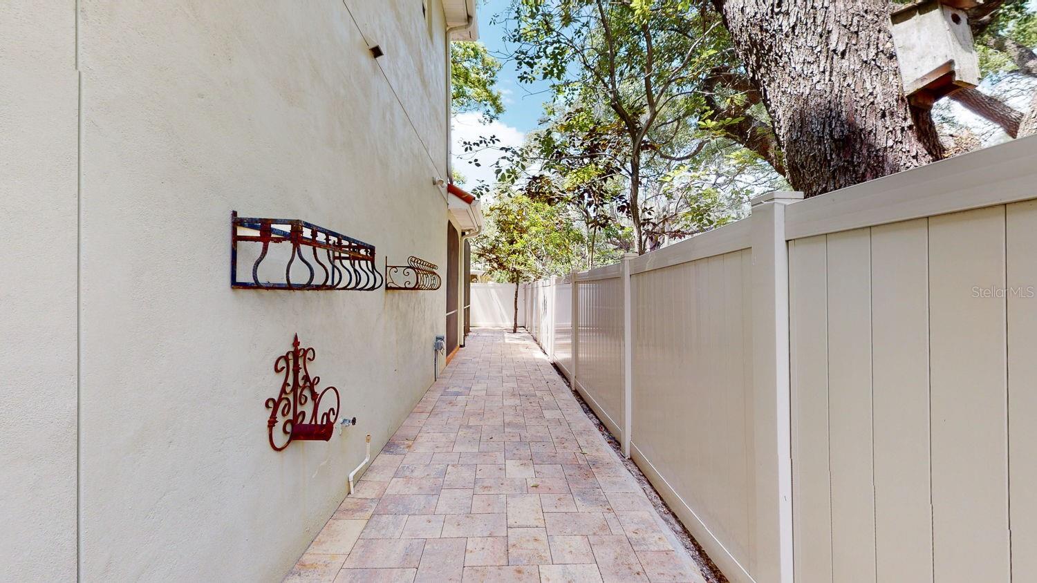 OAKELLARS - Residential