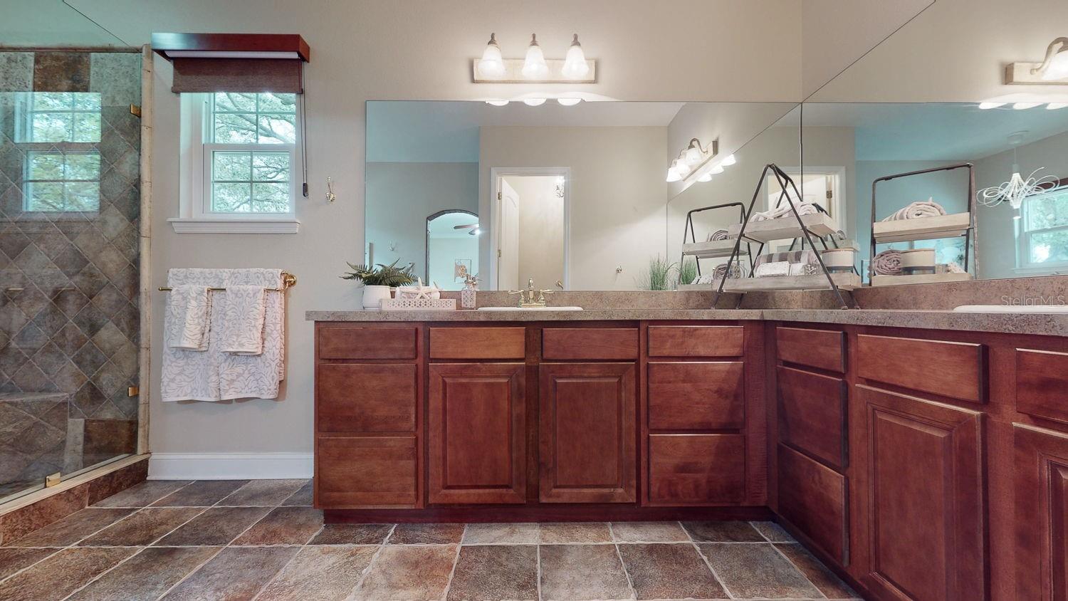 OAKELLARS - Residential