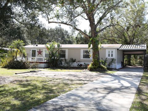 A home in LAKE WALES