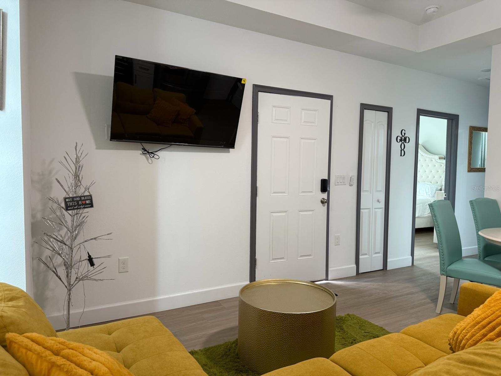 HOLLY HILL GROVE AND FRUIT CO - Residential Lease