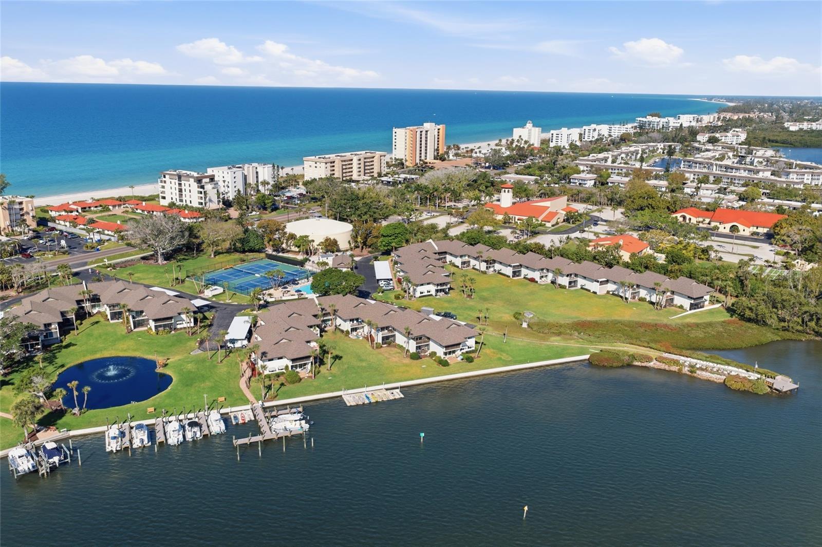 PELICAN HARBOUR & BEACH CLUB - Residential