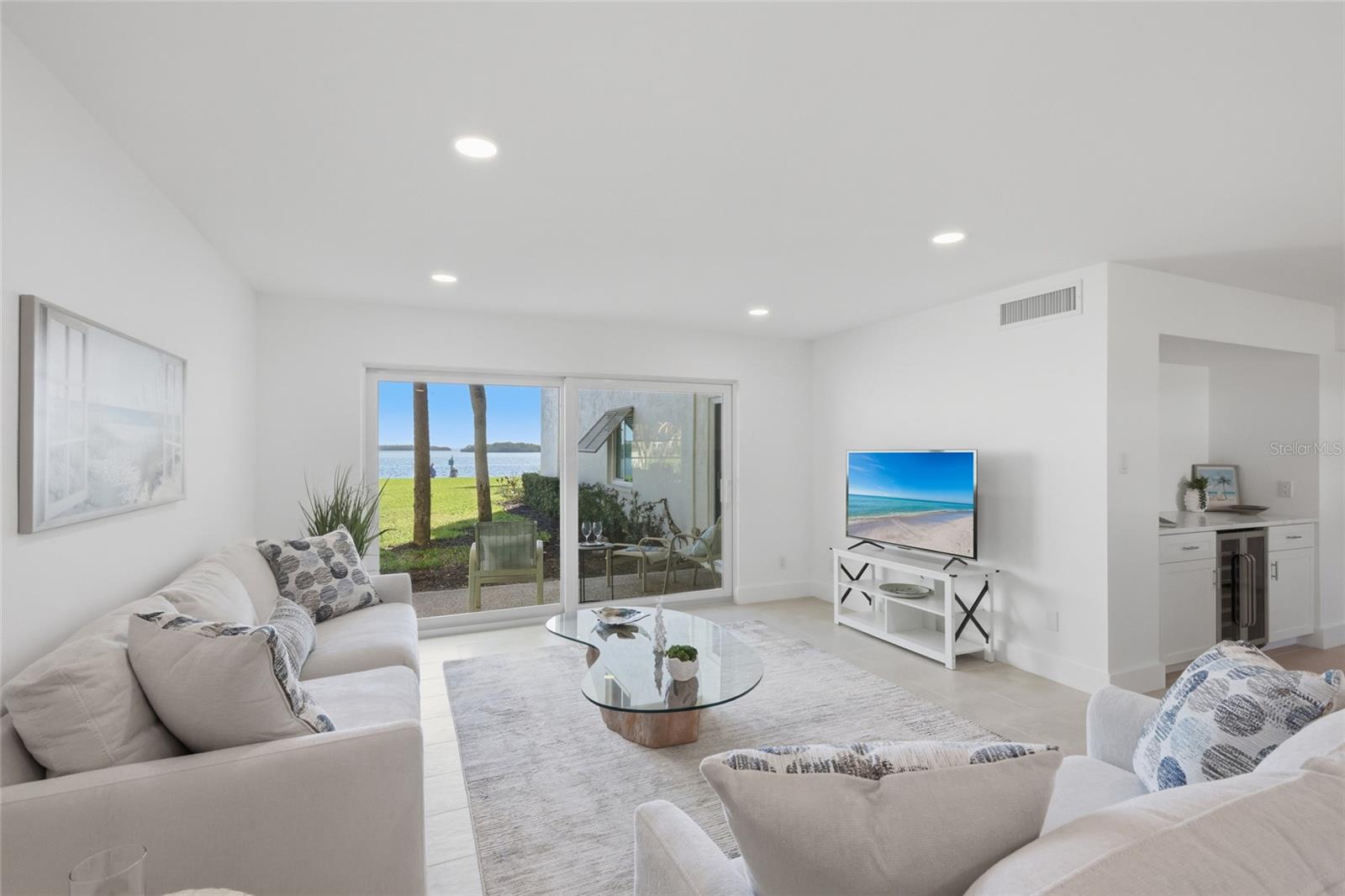 PELICAN HARBOUR & BEACH CLUB - Residential