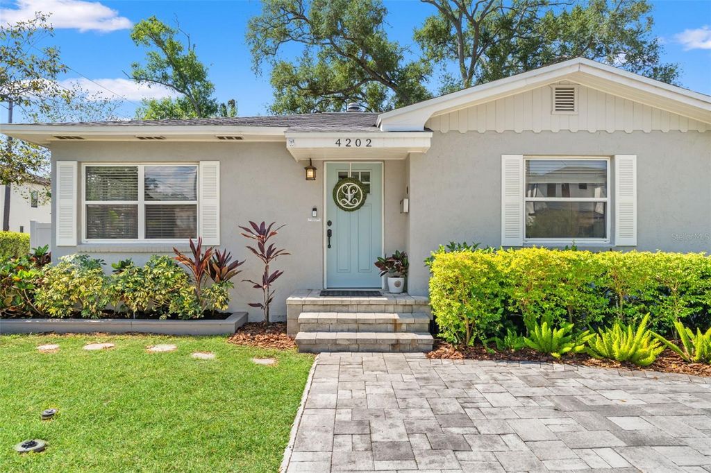 Photo of 4202 W Palmira Avenue, Tampa, FL 33629 (MLS # TB8508461)