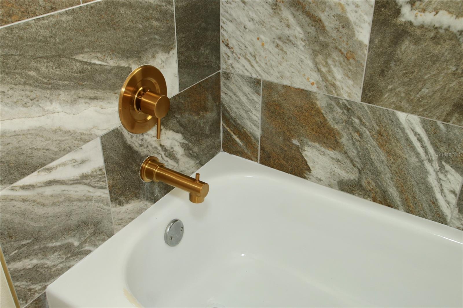 GREEN VALLEY WEST - Residential Lease