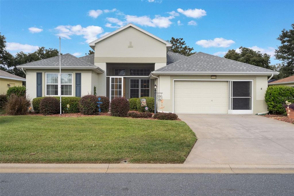 Photo of 22228 Oxford Heights Drive, Leesburg, FL 34748 (MLS # G5101321)
