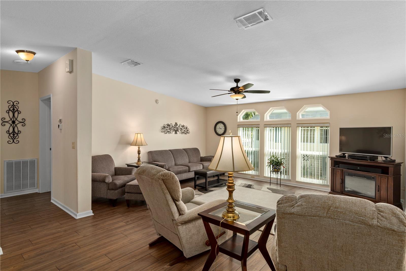 GRAND HORIZONS PH 03 - Residential