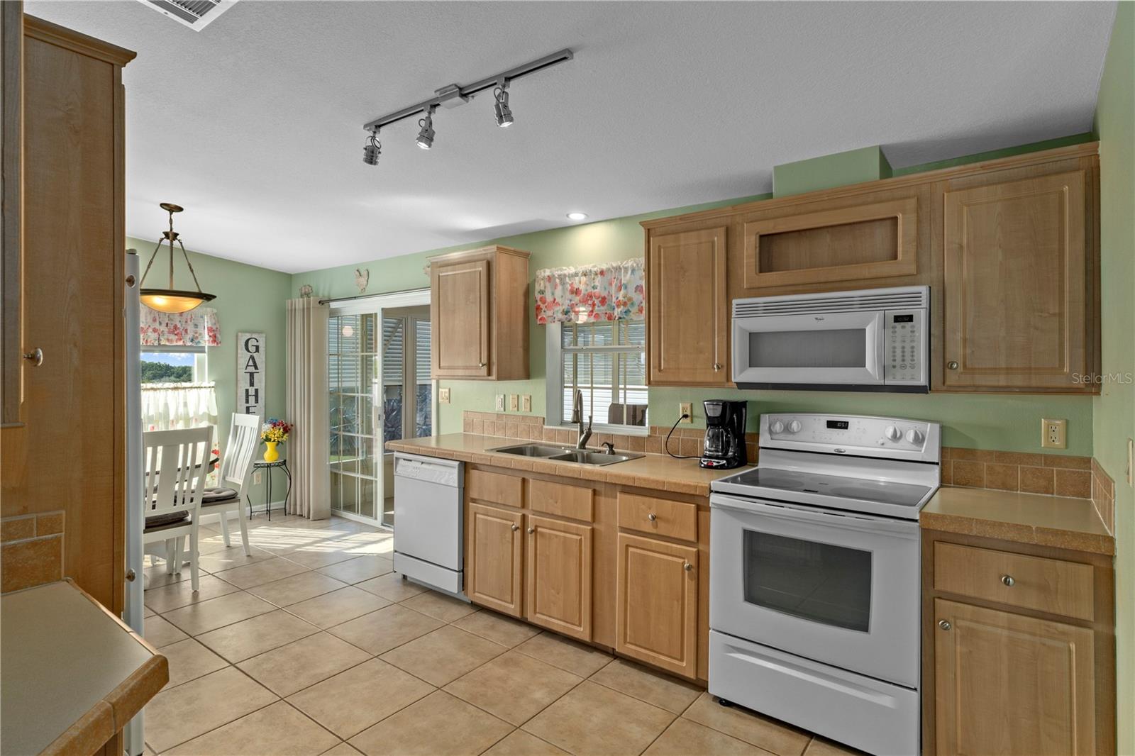 GRAND HORIZONS PH 03 - Residential