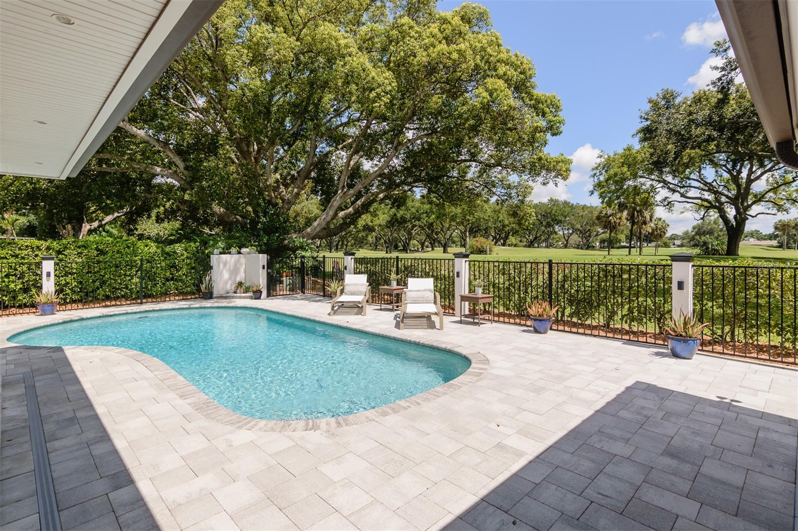 Start every morning with sunrays filtering through majestic oak trees – image 50