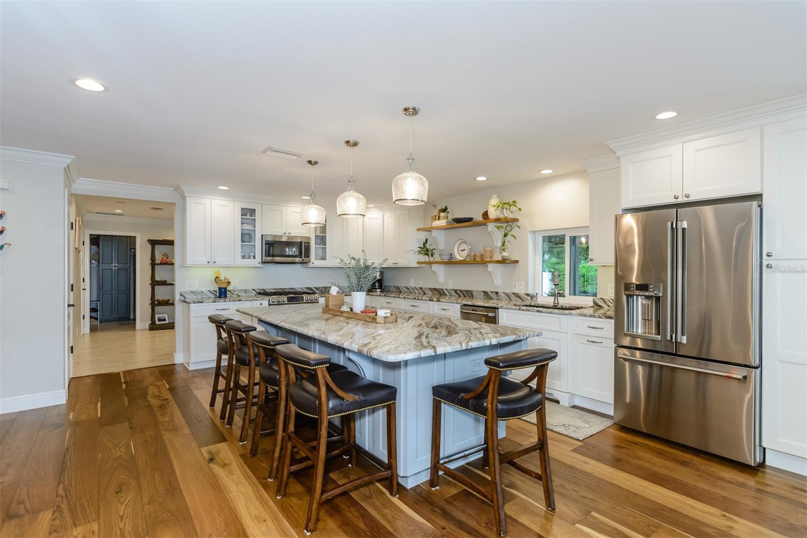 Start every morning with sunrays filtering through majestic oak trees – image 21