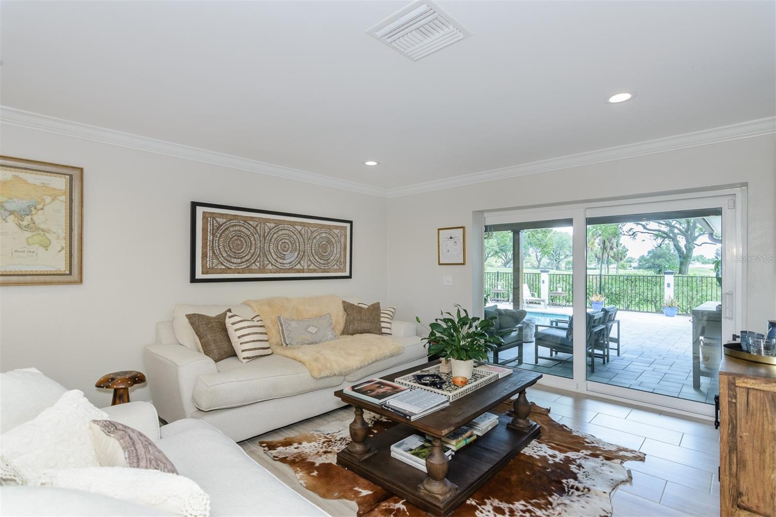 Start every morning with sunrays filtering through majestic oak trees – image 7