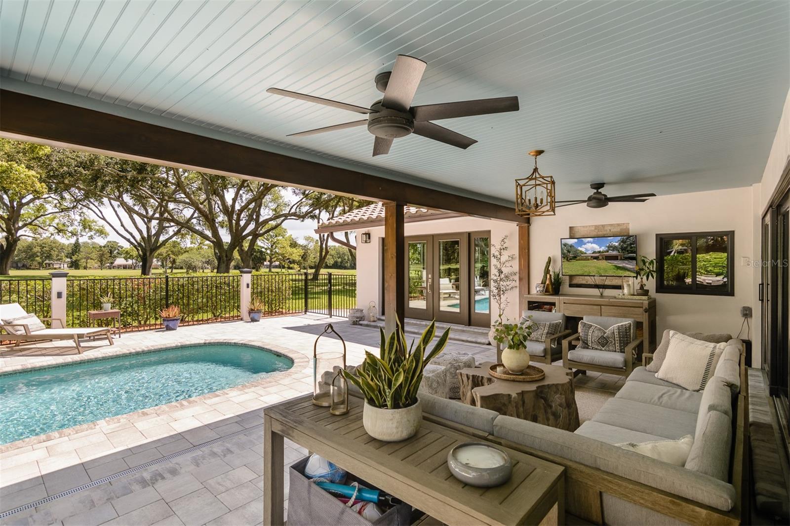 Start every morning with sunrays filtering through majestic oak trees – image 55