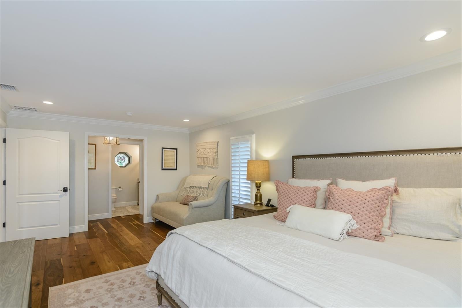 Start every morning with sunrays filtering through majestic oak trees – image 27