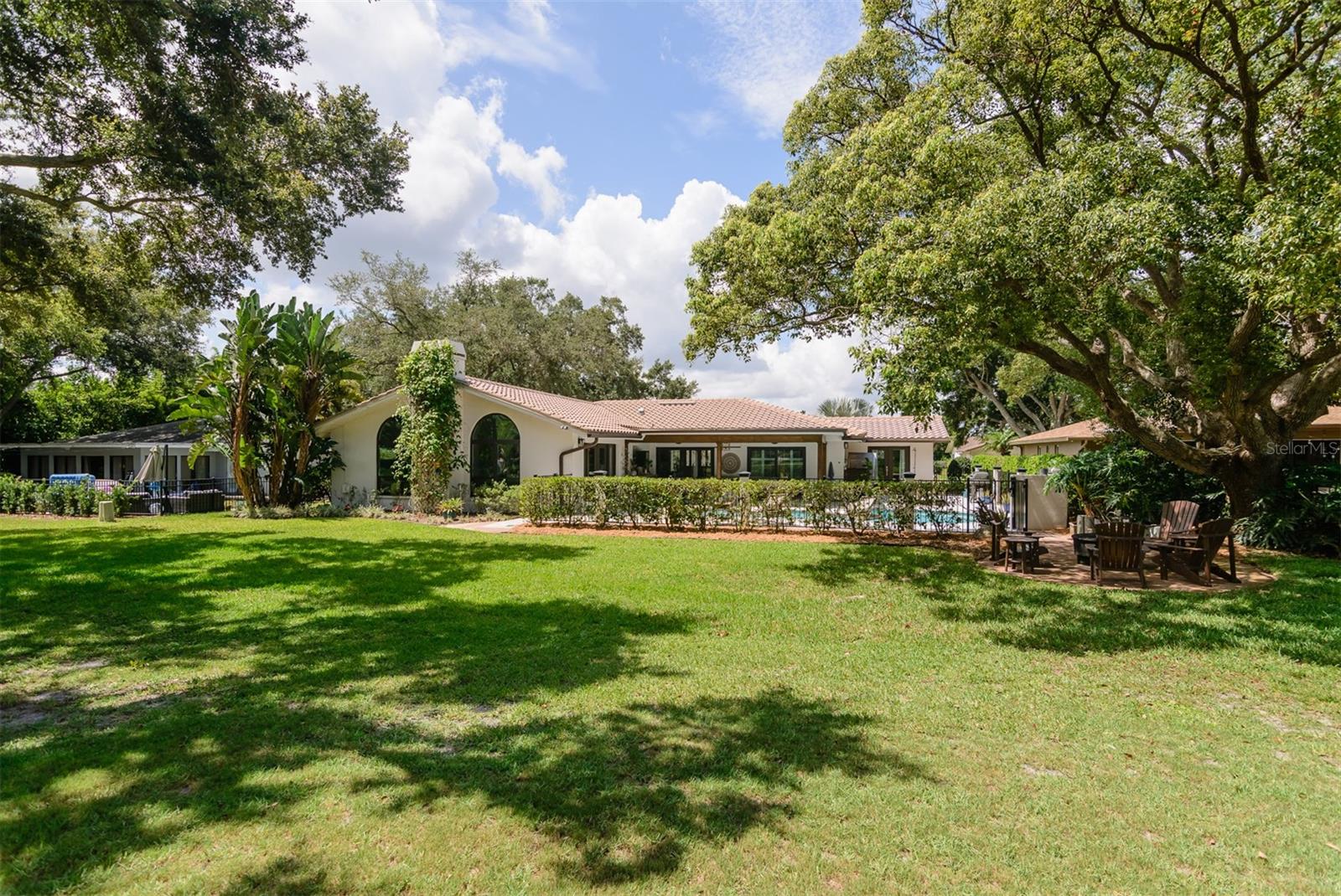 Start every morning with sunrays filtering through majestic oak trees – image 63